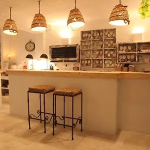 https://hostal-juanita.balearic-islands.net